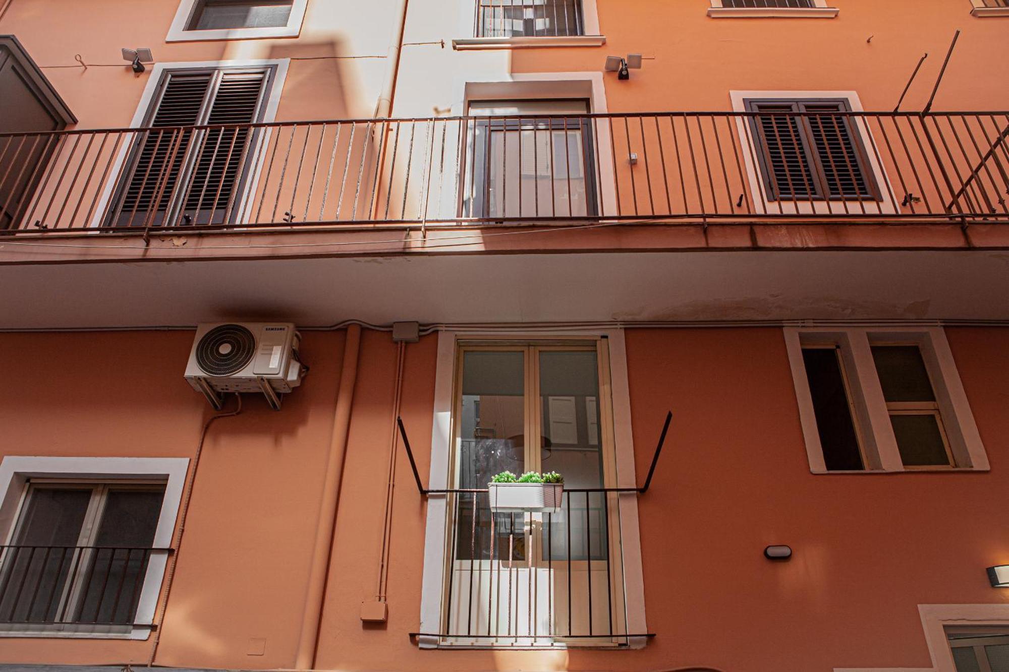Ruggero Settimo - Holiday Houses คาตาเนีย ภายนอก รูปภาพ