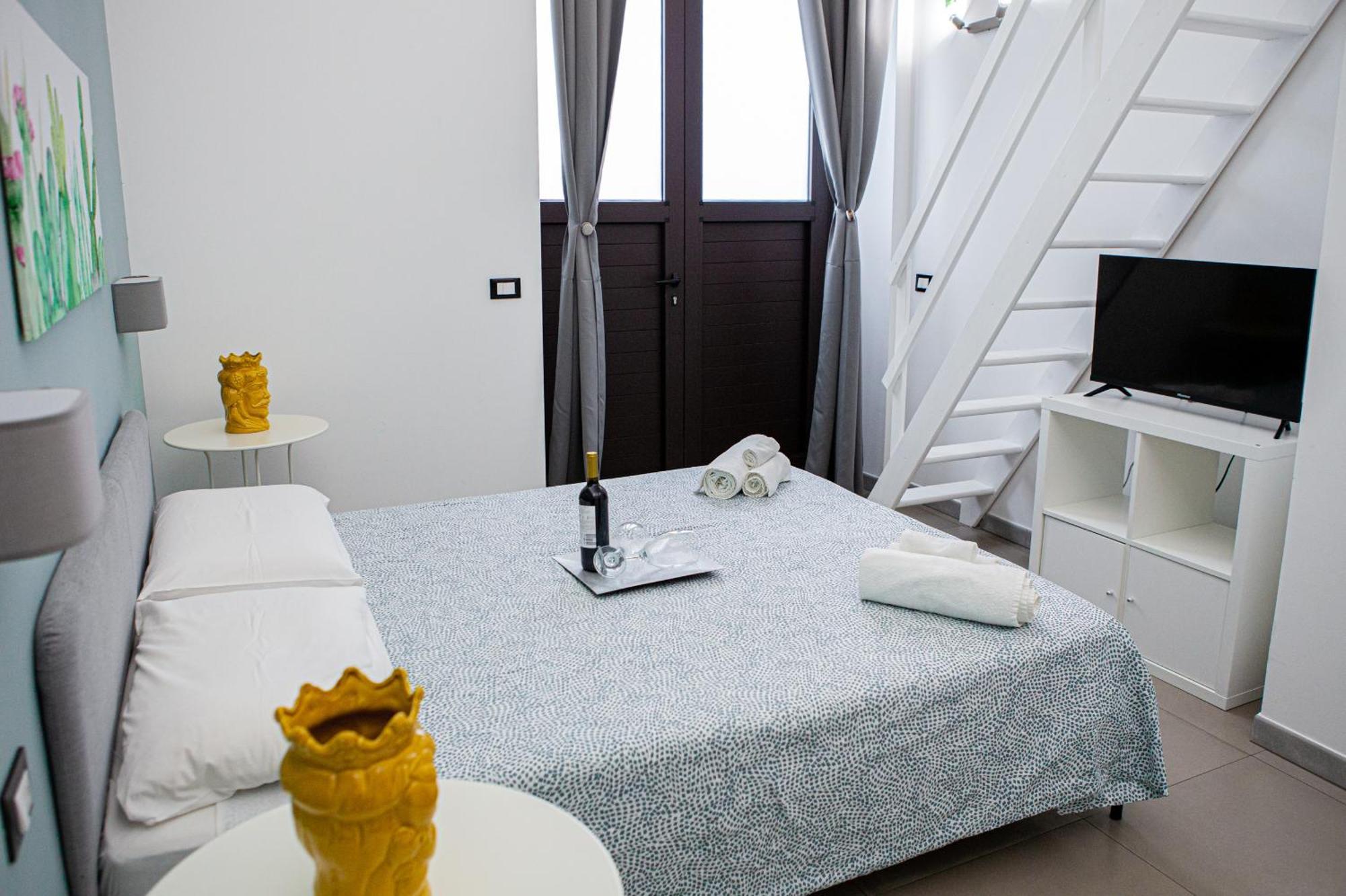 Ruggero Settimo - Holiday Houses คาตาเนีย ภายนอก รูปภาพ