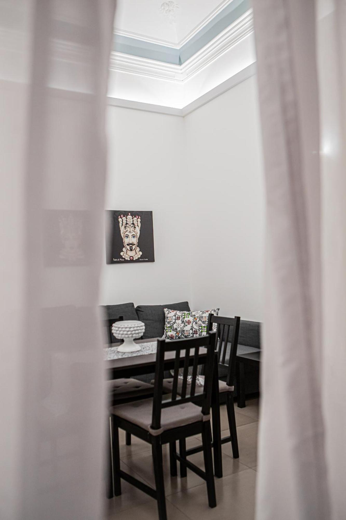 Ruggero Settimo - Holiday Houses คาตาเนีย ภายนอก รูปภาพ